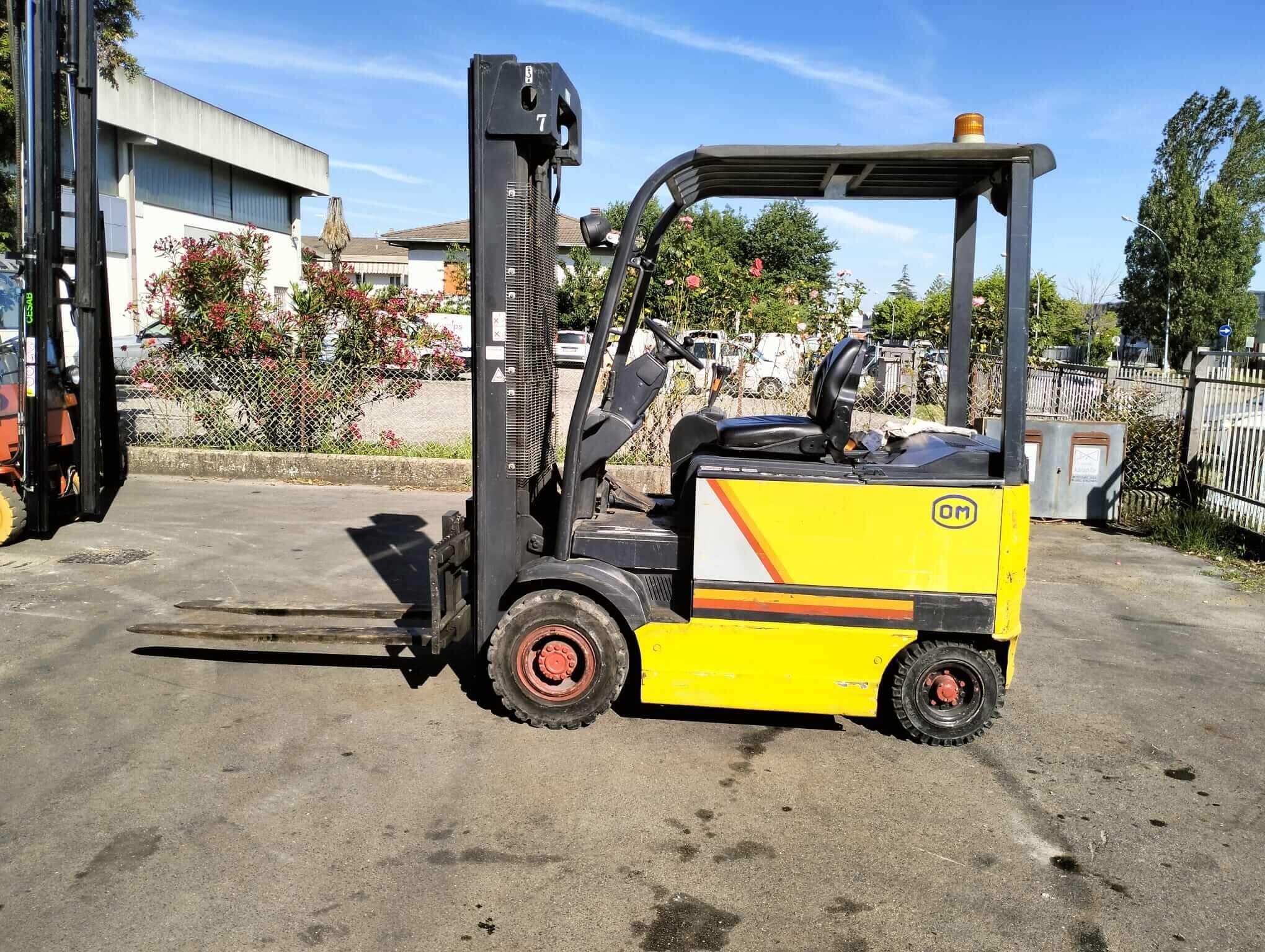 Carrello elevatore OM EU25
